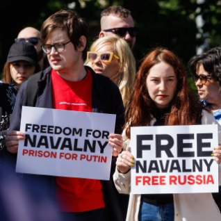 GALERII | Tammsaare pargis toimus meeleavaldus Aleksei Navalnõi ja Vene poliitvangide toetuseks