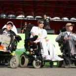 PILTUUDIS: Lauluväljakul toimus ratastoolis inimeste pidu