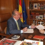 ÜLLATUS: Hispaania kuningas Juan Carlos loovutab trooni poeg Felipele