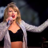 IMEARMAS TEGU: Taylor Swift tegi oma vähihaigele fännile üllatusvisiidi