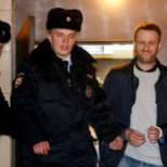 Moskva metroos lendlehti jaganud Navalnõi võeti vahi alla