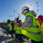 FOTOD: Kuusakoski premeeris tublimaid küünlaümbriseid kogunud koolilapsi