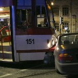 FOTOD | Tramm rammis autot, sest mürgeldajad hõivasid trammijuhi tähelepanu