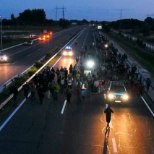 Sajad migrandid tungisid Ungarisse, Ungari kaitseminister astus tagasi