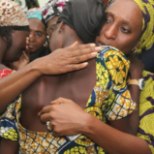 FOTOD | Boko Harami käest pääsenud koolitüdrukud kohtusid Nigeeria asepresidendiga