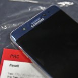 Põlema süttinud Samsungi telefoni tõttu evakueeriti lennukitäis rahvast