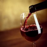 Miks hakkab pärast veini joomist pea valutama?