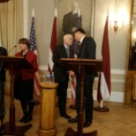 Baltikumi külastanud USA senaatorid nõuavad Venemaa karistamist USA valimistesse sekkumise eest