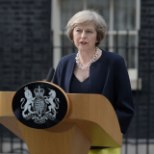Kuninganna Elizabeth II nimetas uueks peaministriks Theresa May