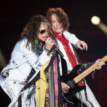 Aerosmithi solist kardab oma kitarristi elu pärast