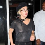 FOTOD | Vastselt vallaline Lady Gaga välgutas nibusid