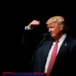 TITEKISA ON LIIAST: Trump käsutas nutva lapse oma kampaaniaürituselt minema