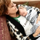 Lapsehoidja pillas Susan Sarandoni tütrepoja maha, nii et beebi kolju mõranes