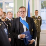Vihane president Ilves soovitas natslikul ID-kaardi esindajal erru minna