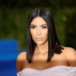Kim Kardashian reklaamib oma uut meigisarja ihualasti!