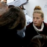 PALESTIINLASED: Iisraeli sõdurit näkku löönud tüdruk on kangelane 