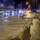 GALERII ja VIDEO | Tallinnas Stockmanni juures oli veeavarii, liiklus korraldatakse ringi 