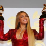 Kaksikuid ootav Beyoncé säras üliseksikates kostüümides