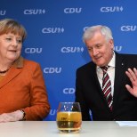 Saksa konservatiivid eelistavad uue liidukantsleri valimistel Merkelit