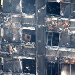 Kardetakse, et Londoni korrusmaja põlengus võis hukkuda sadu inimesi