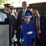 FOTOD | Kuninganna Elizabeth II ja prints William külastasid põlenguohvreid