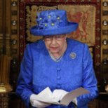 Kas kuninganna kübar meenutab euroliidu lippu?