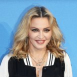 SA PÜHA PÜSS! 59-aastane Madonna poseerib uue käekoti ja paljaste rindadega
