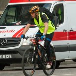 Sentimeetrite kauguselt mööduvad rekad hirmutavad jalgrattureid: majanduskomisjoni aseesimees toetab 1,5-meetrise külgvahe kehtestamist