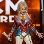 Kantrikuninganna Dolly Parton tahab laval surra