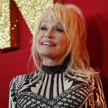 Dolly Parton leinab loomepartnerist nooremat venda 