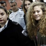 Algas kohus Iisraeli sõdurit löönud teismelise palestiinlanna üle
