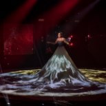 FOTO | Elina Nechayeva esineb "Eesti laulul" hiiglasliku seelikuosaga kleidis: selle tegemiseks kulus 52 ruutmeetrit kangast