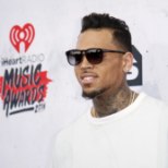 Chris Brown tabati naist kägistamas, mees väidab, et tegu oli naljaga