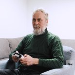 ÕL VIDEOEKSPERIMENT | Kes jääb peale – halli habemega vanaisa või kiiretempoline videomäng?