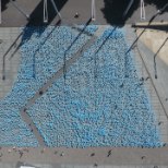 DROONIFOTOD- JA VIDEO | Vabaduse väljakul on juuniküüditamise ohvrite mälestamiseks õhupallidest pisarameri