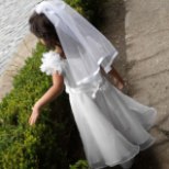 ÄRRITAV FOTO: 11-aastane pruut abiellus 41-aastase peiuga