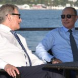 Putin viis Soome presidendi mootorjahiga Mustale merele