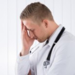 ARST ON KA INIMENE: üleväsinud arstid teevad rohkem ravivigu