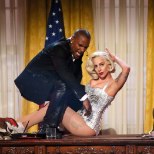 Lady Gaga palub vabandust koostöö eest R. Kellyga