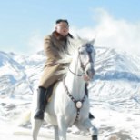 FOTOD | Põhja-Korea liider ratsutas lumivalgel hobusel pühale mäele