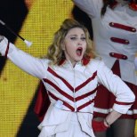 Kes on see julge naine, kes lõi Madonnat ja magas tema mehega?