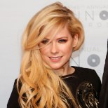 Avril Lavigne läks miljardäripojast lahku