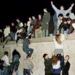 NATUKE NALJA: Ida-Saksa anekdoodid Berliini müüri kohta
