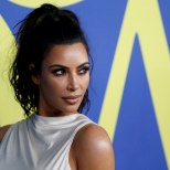 Kim Kardashian pidi taas ühe lapse perepildile juurde töötlema