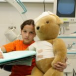 VIDEO | LIIGUTAV ABI: annetatud mänguasjad aitavad vähihaigetel lastel hirmust üle saada 