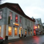 Poistekamp peksis Tallinna südalinna kohviku ees naise vaeseomaks