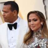 J-Lo ja A-Rod trotsivad skandaali magusate kihlusfotode avaldamisega