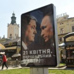 JÕULINE VALIMISREKLAAM: Porošenko ristas piigid Putiniga