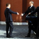 KATKEND RAAMATUST | Eesti ja Vene presidentide käepigistus ehk Kuidas Moskvas mängiti üheksa aastat tagasi Ilvest ja hiirt