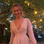 Jennifer Lawrence kandis oma kihluspeol roosat pruutkleiti